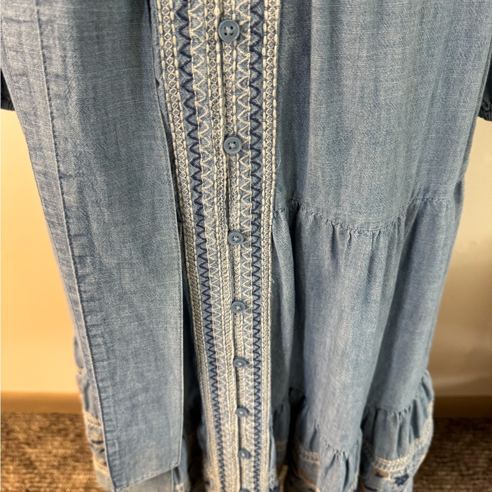Sz XS St John’s Bay tiered button down embroidered midi dress Blue Chambray NWT🐸 - Picture 3 of 10